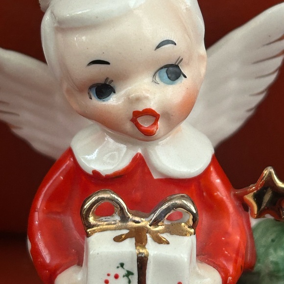 Vintage Napco December Angel. 1950’s porcelain angel figurine. Chipped halo. - Picture 6 of 9